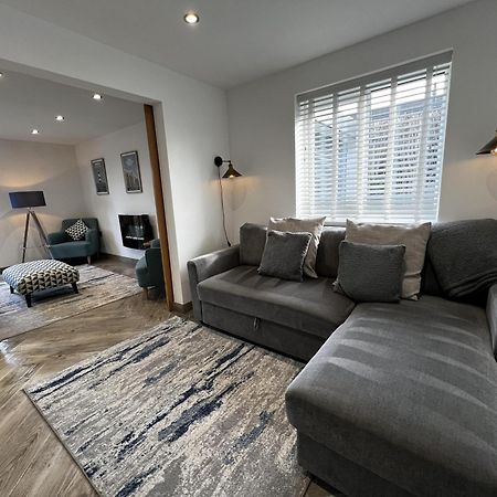 Stylish Modern Home With Parking Enclosed Garden Holyhead Extérieur photo