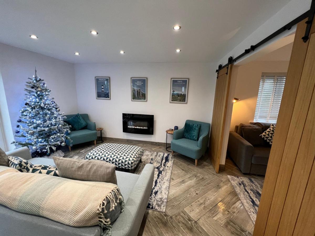 Stylish Modern Home With Parking Enclosed Garden Holyhead Extérieur photo