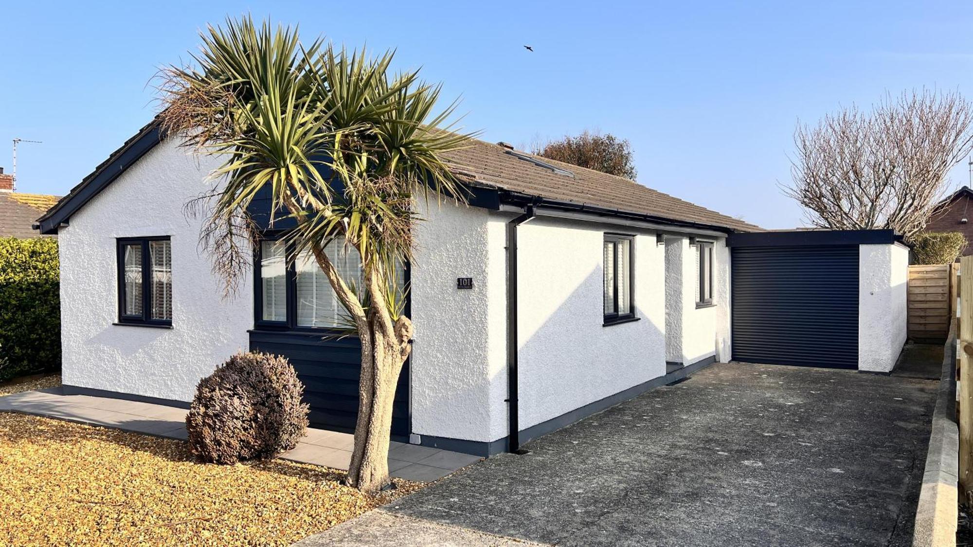 Stylish Modern Home With Parking Enclosed Garden Holyhead Extérieur photo