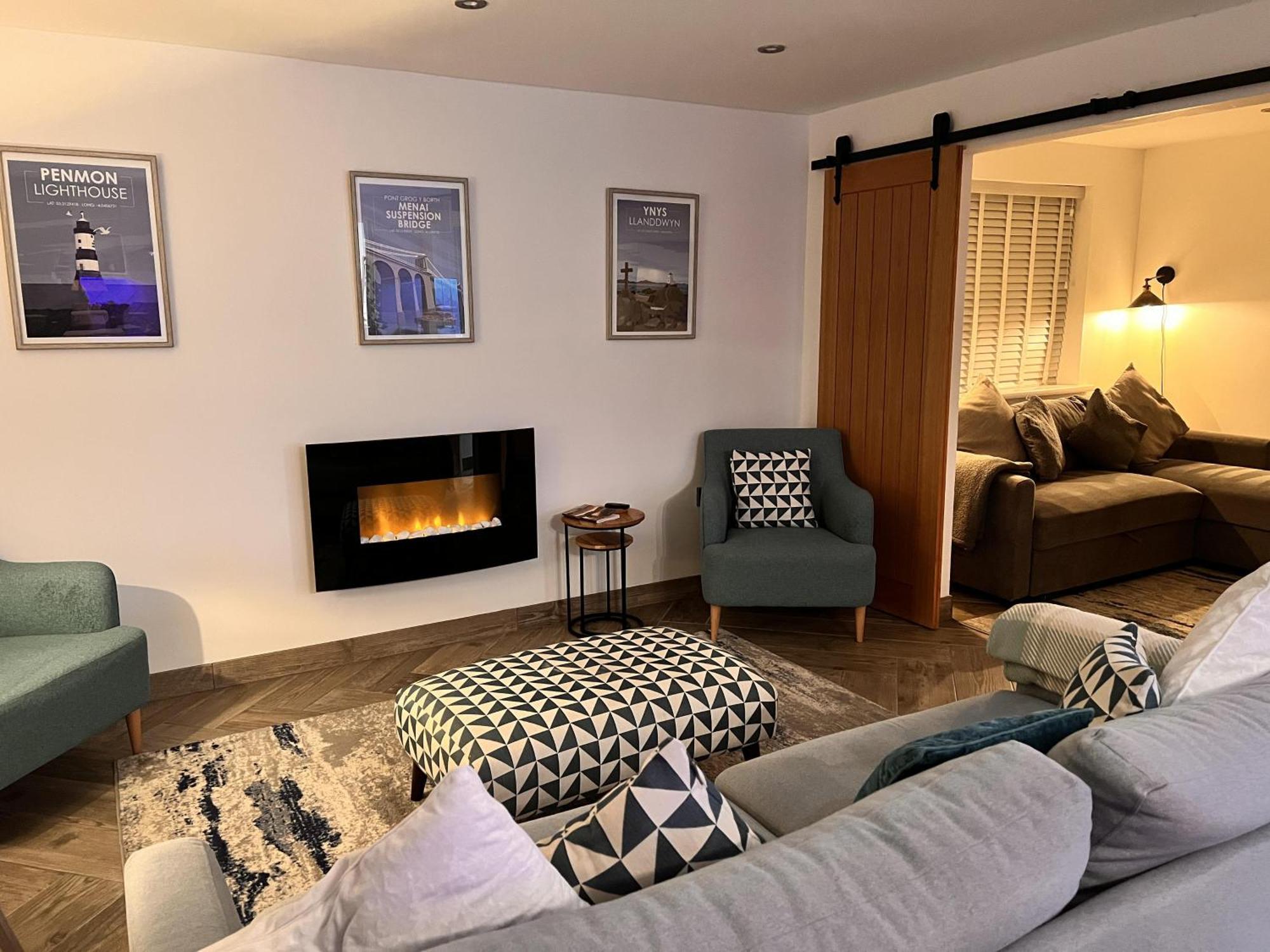 Stylish Modern Home With Parking Enclosed Garden Holyhead Extérieur photo
