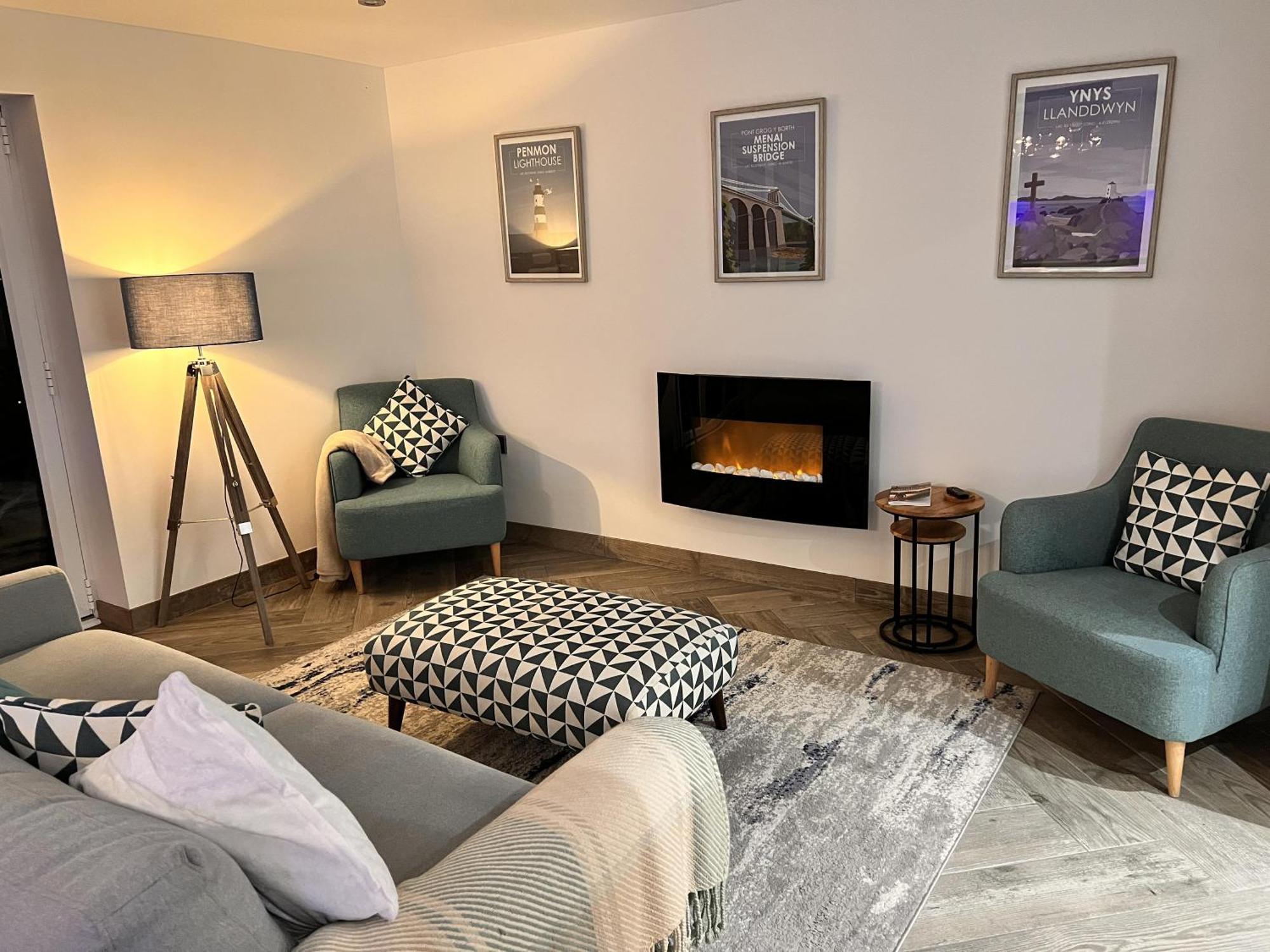 Stylish Modern Home With Parking Enclosed Garden Holyhead Extérieur photo