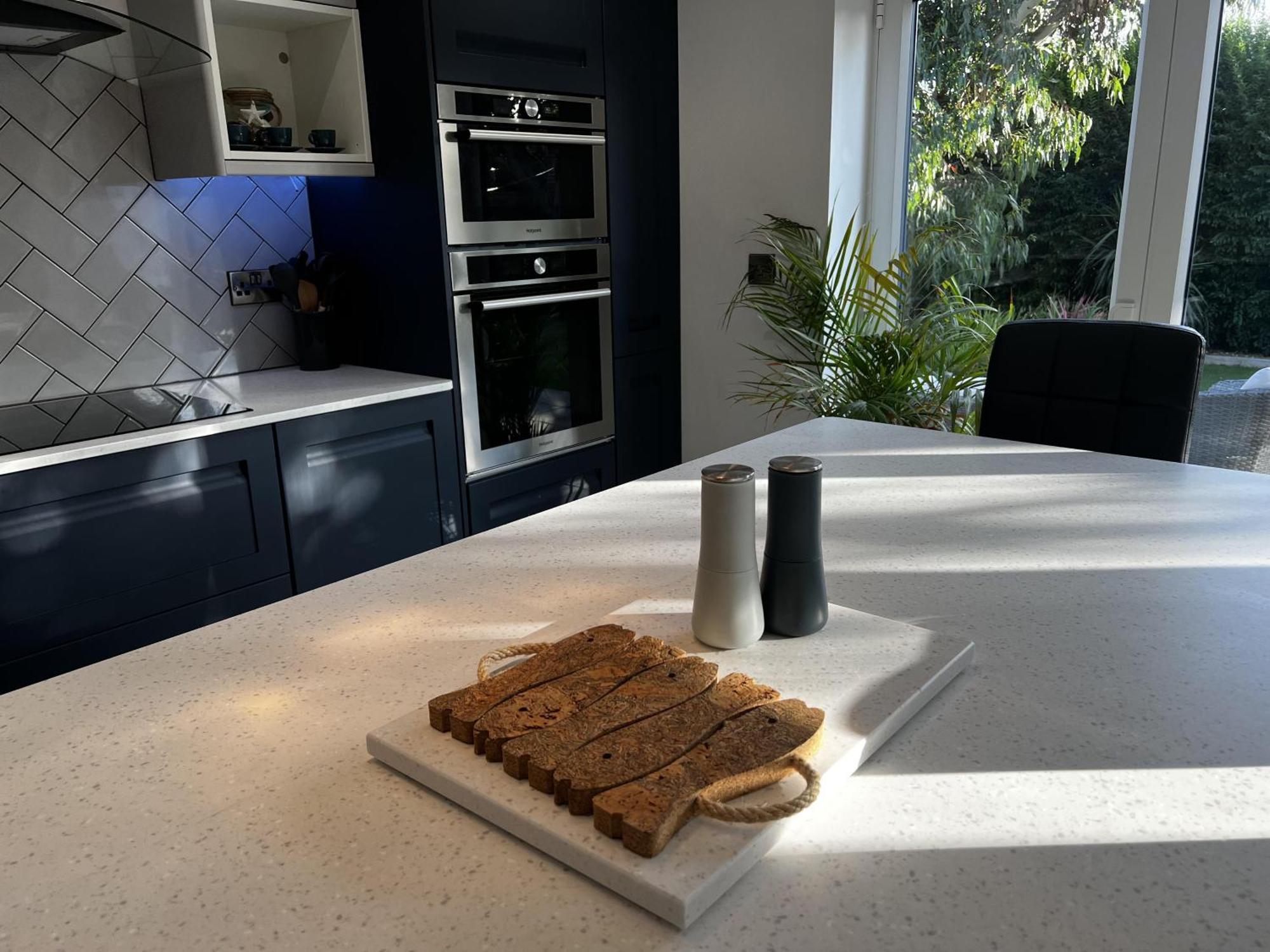 Stylish Modern Home With Parking Enclosed Garden Holyhead Extérieur photo