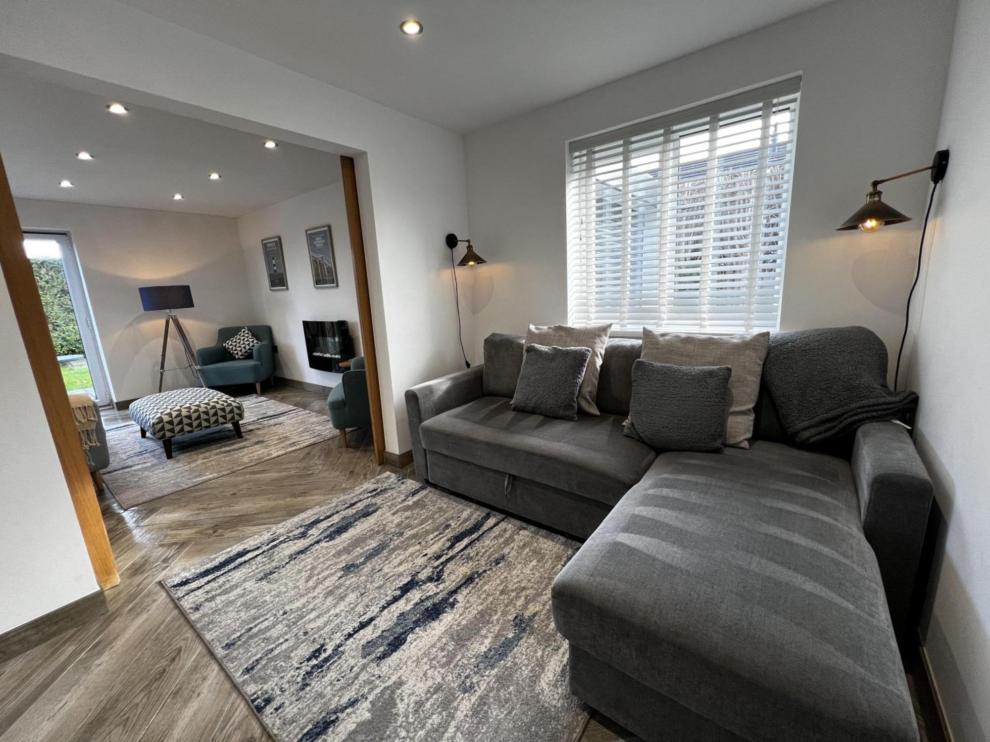 Stylish Modern Home With Parking Enclosed Garden Holyhead Extérieur photo