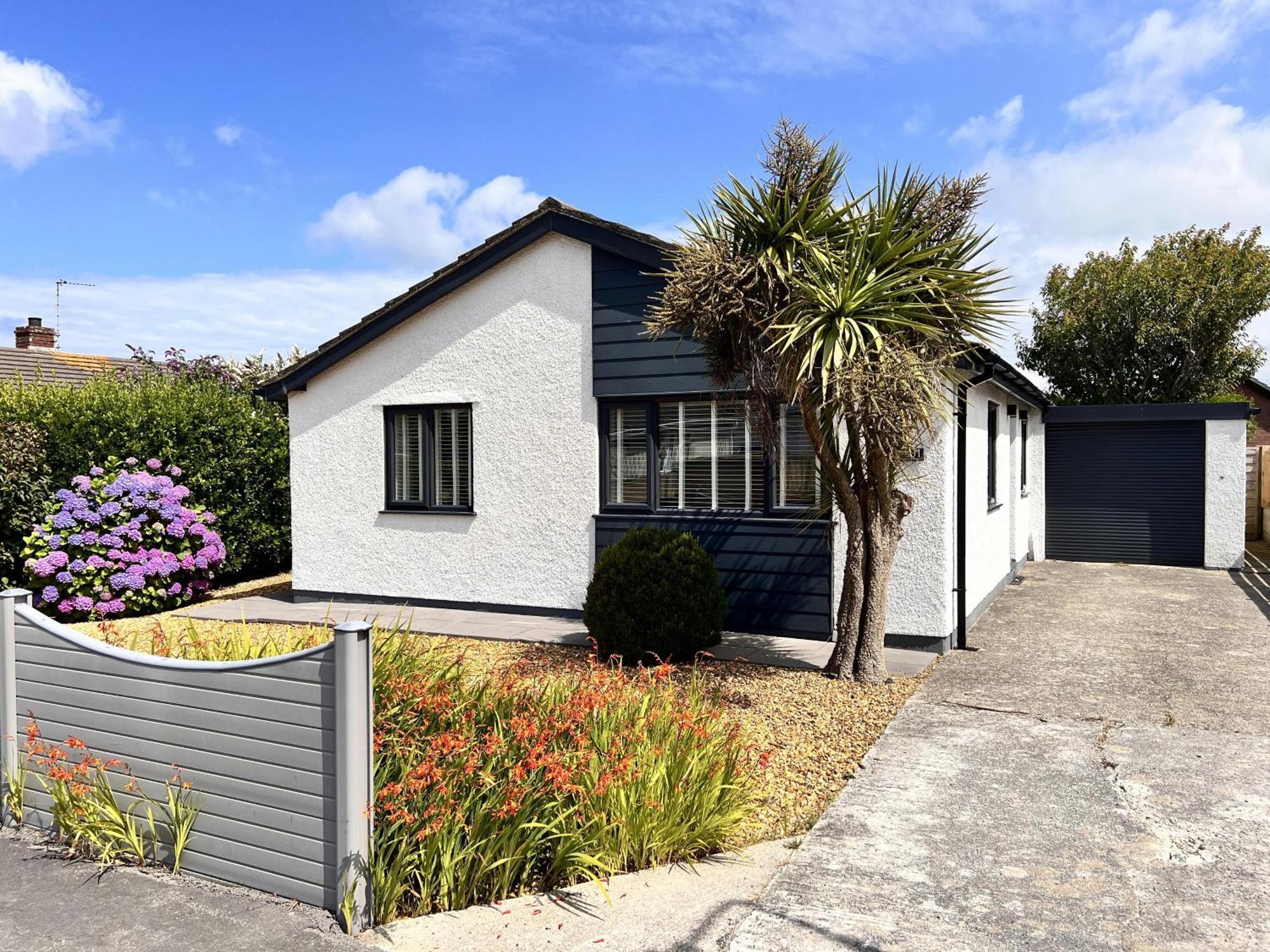 Stylish Modern Home With Parking Enclosed Garden Holyhead Extérieur photo